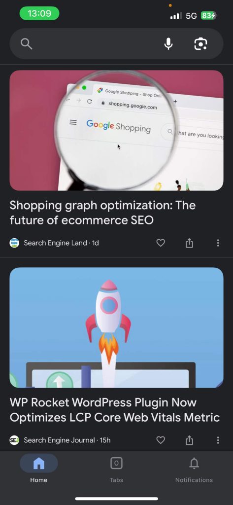 Wygląd Google Discover w sekcji mobilnej.